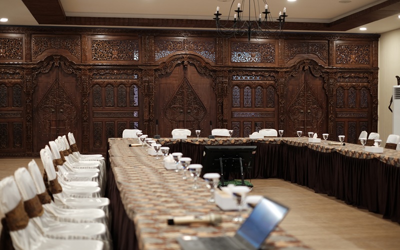 Meeting Hall 3 / Gebyok